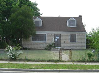 926 Ditmas Ave, Uniondale, NY 11553