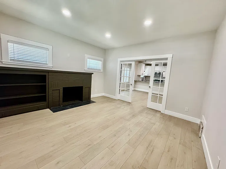 2411 E St — Photo 14