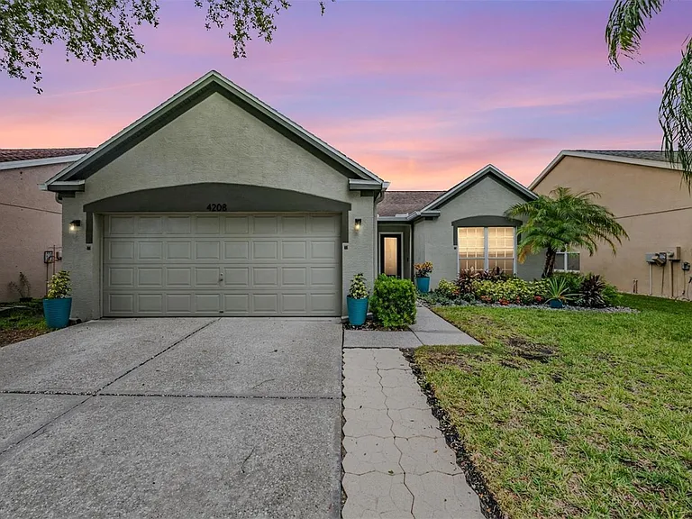 4208 Pine Isle Dr — Photo 1