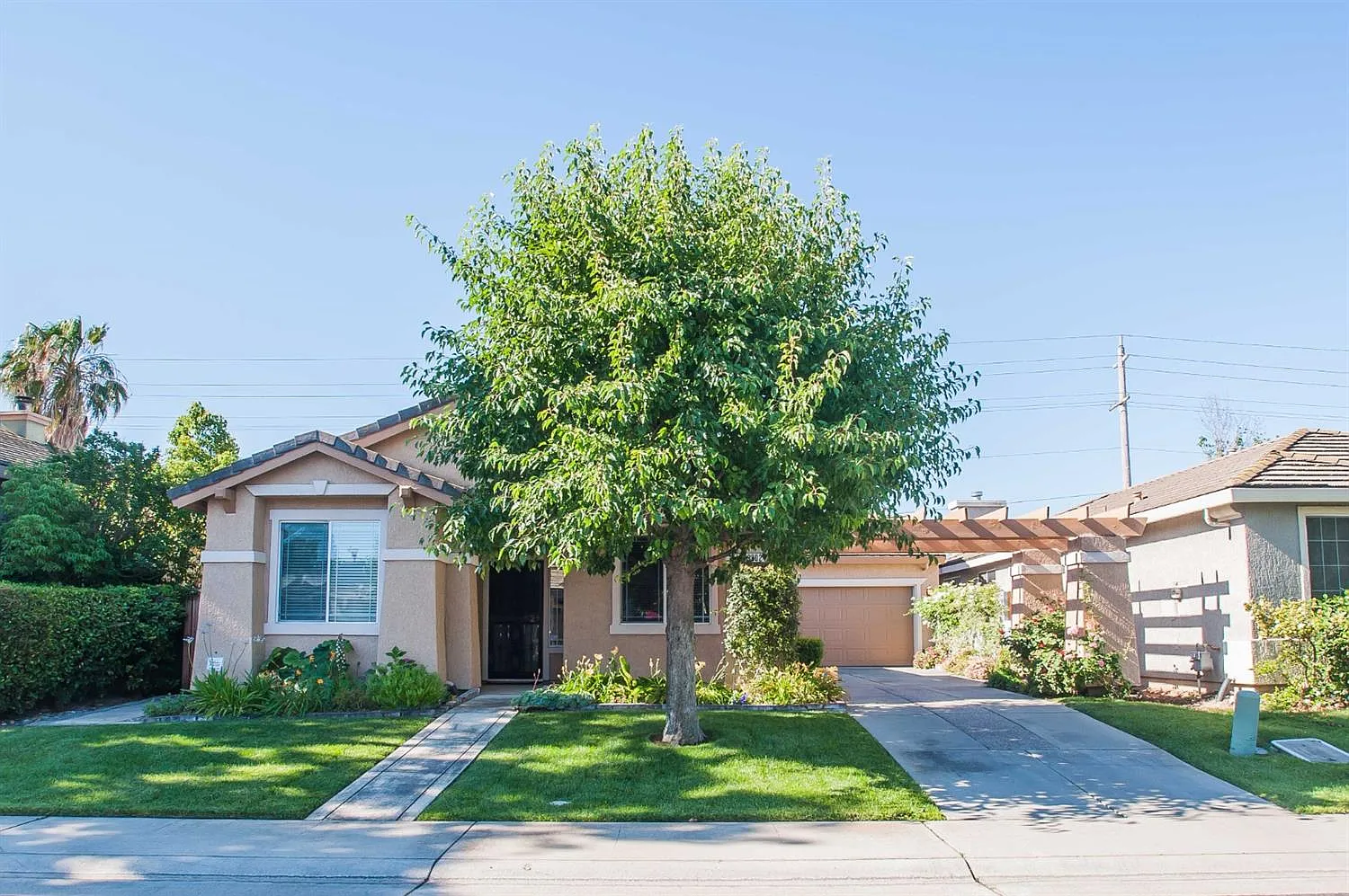 9302 Marlemont Cir photo 1