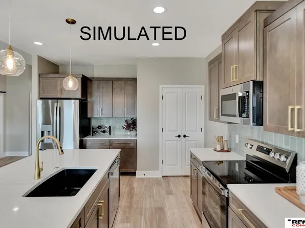 5826 SW 9th St, Lincoln, NE 68523