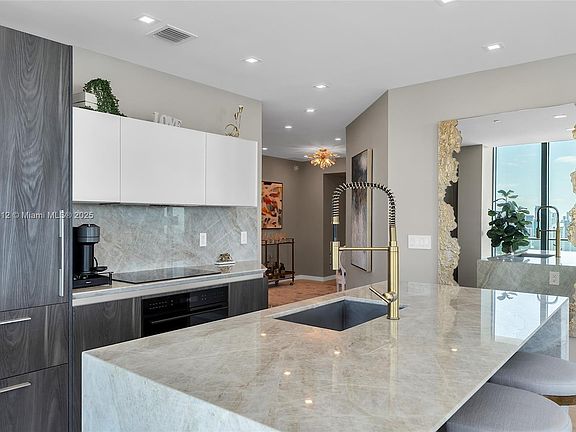5th image of 480 NE 31st St Unit 4701