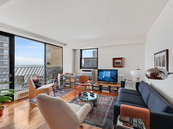 2nd image of 6030 N Sheridan Rd APT 901