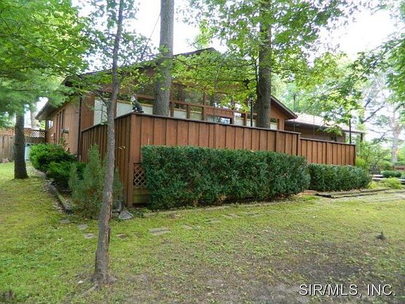 2nd image of 2 Old Oaks Dr