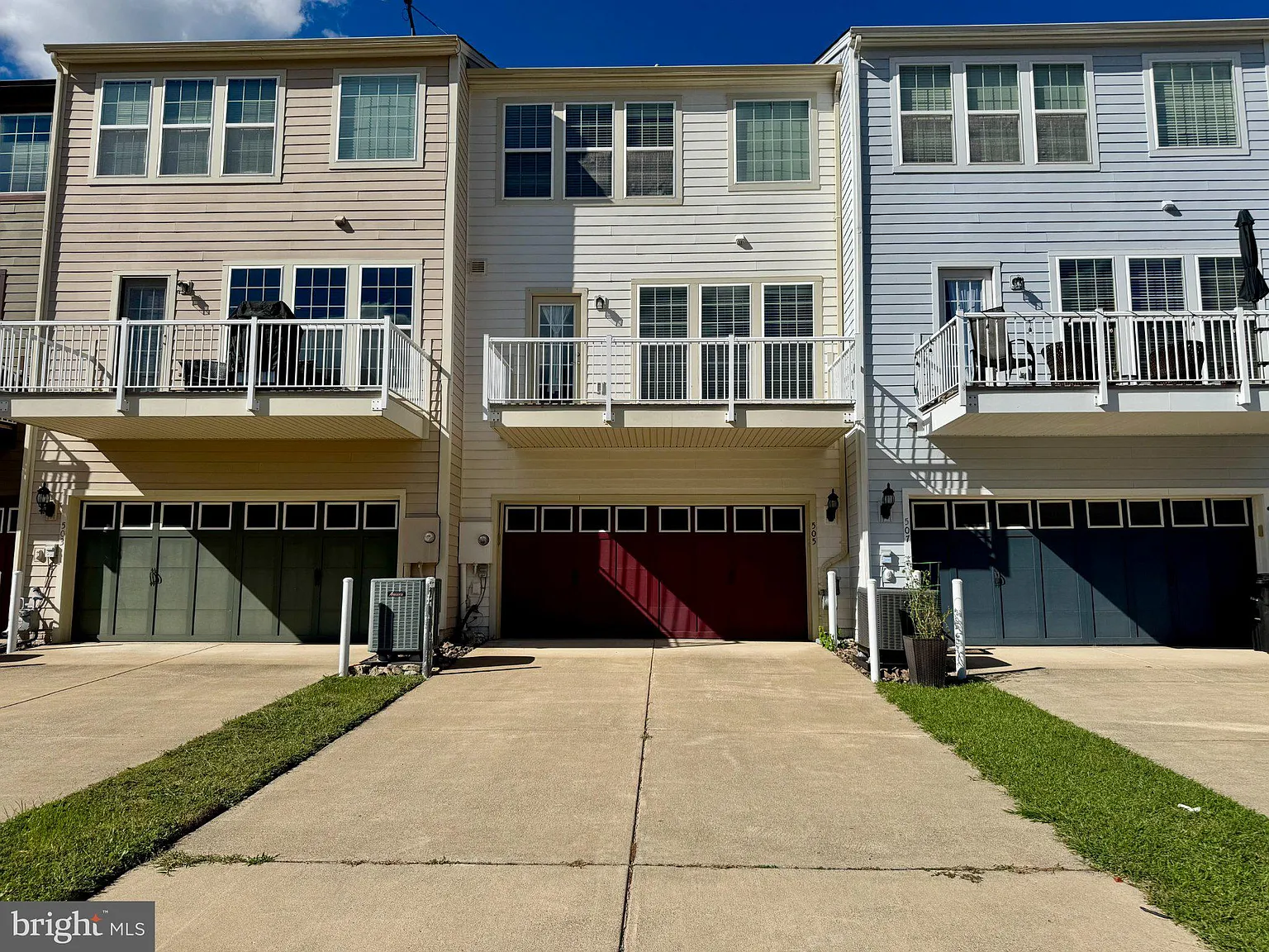 4 bed, 3.5 bath, 2120 sqft, $3,250 — Photo 3