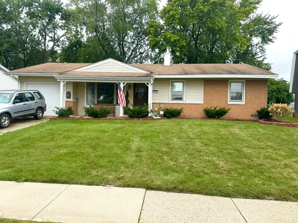 1004 Maple Ln, Elk Grove Village, IL 60007