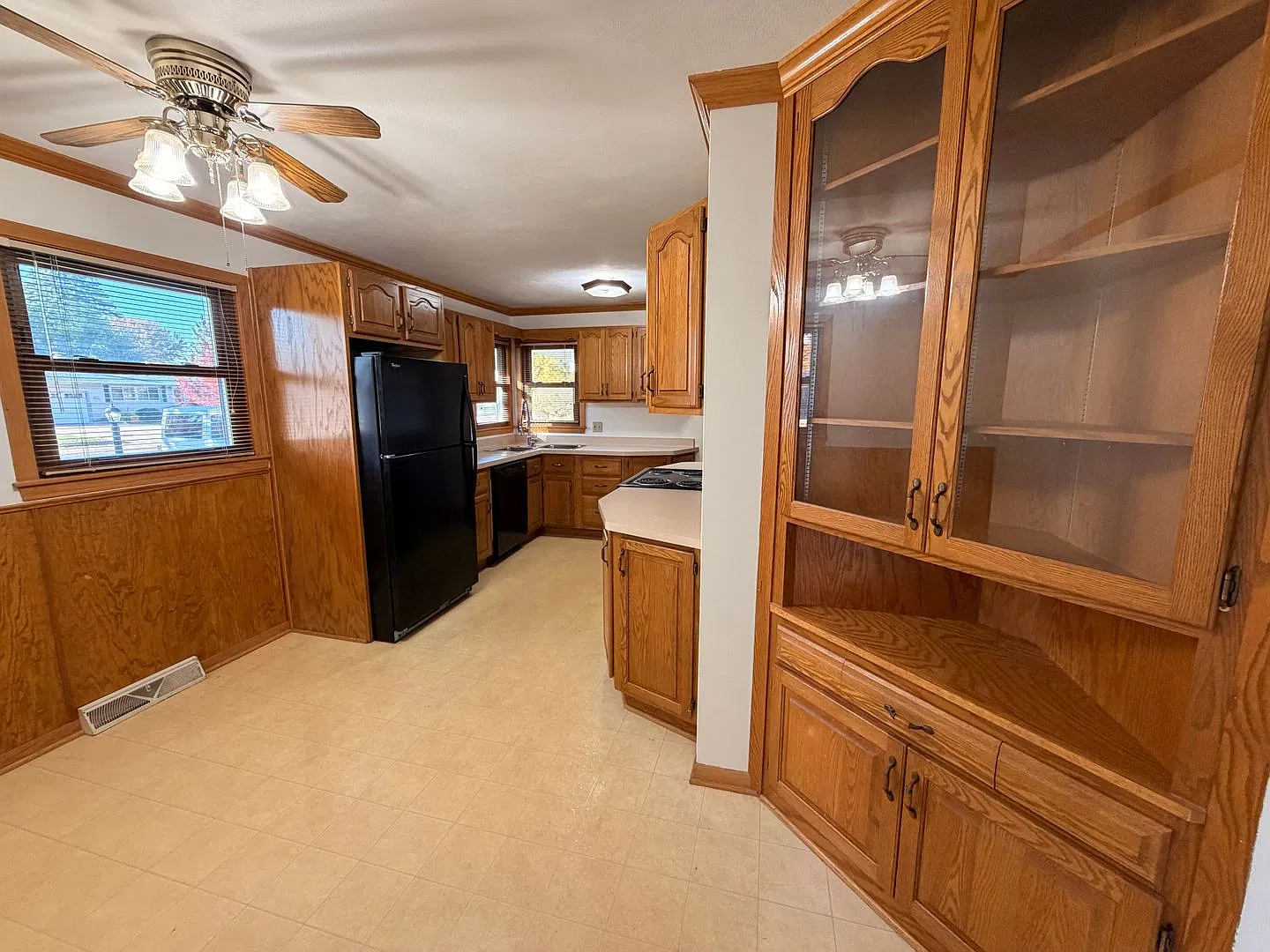 Freshly Updated Spacious East Side 3 Bedroom in Janesville — Photo 2