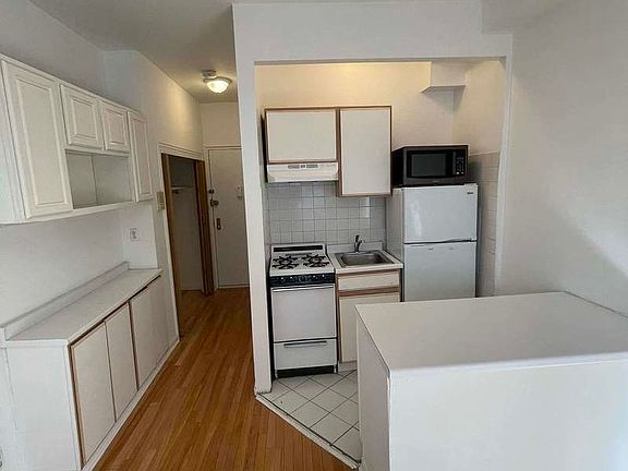 3rd image of 317 W 22nd St APT 2A
