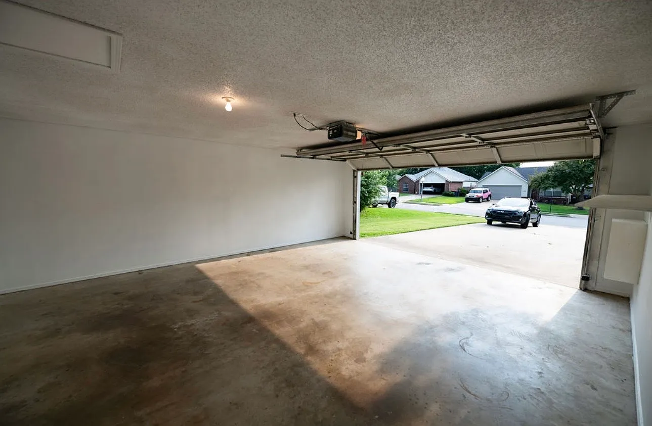 3 bed, 1132 sqft, $1,755 — Photo 3