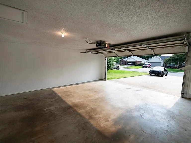 1459 Fredonia St — Photo 3