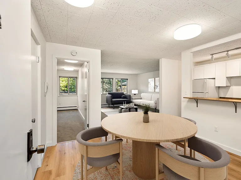 Seasons Apartments — Photo 16