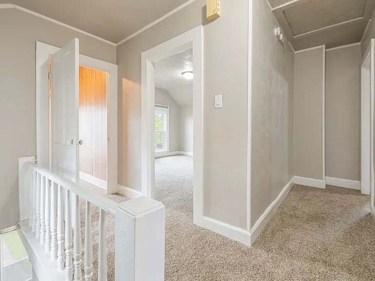 476 Linden St — Photo 11