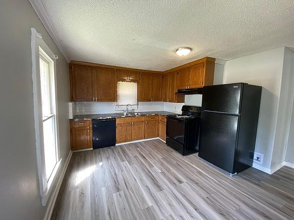 3rd image of 1000 E Crafton St