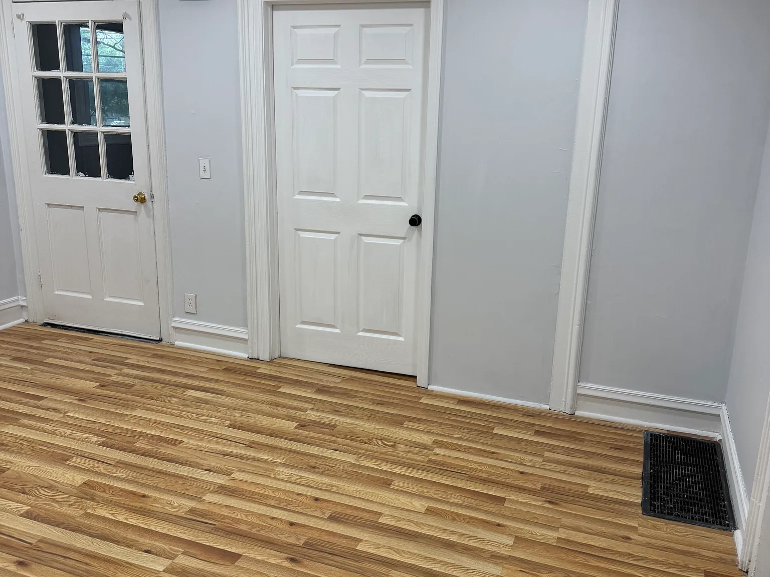 3 bed, 1050 sqft, $2,100 — Photo 3