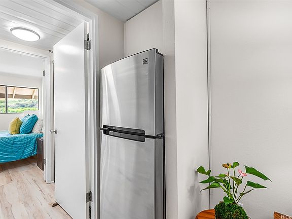 4th image of 2860 Waialae Ave #Penthouse 3