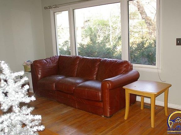 2nd image of 618 Saratoga Pl