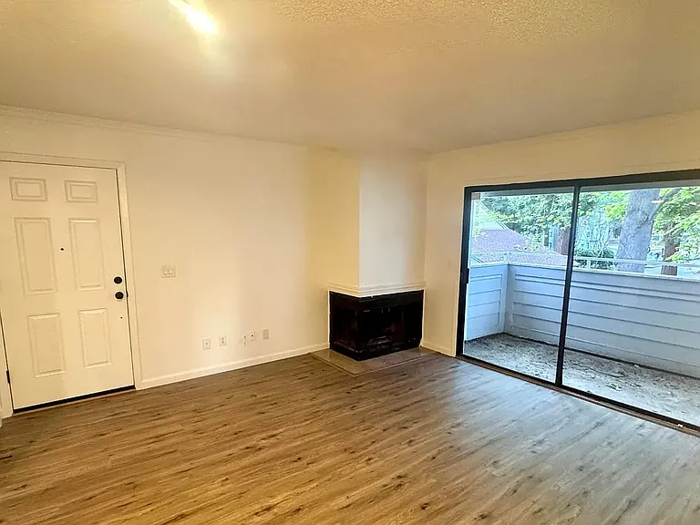 650 Del Verde Cir #6 — Photo 6