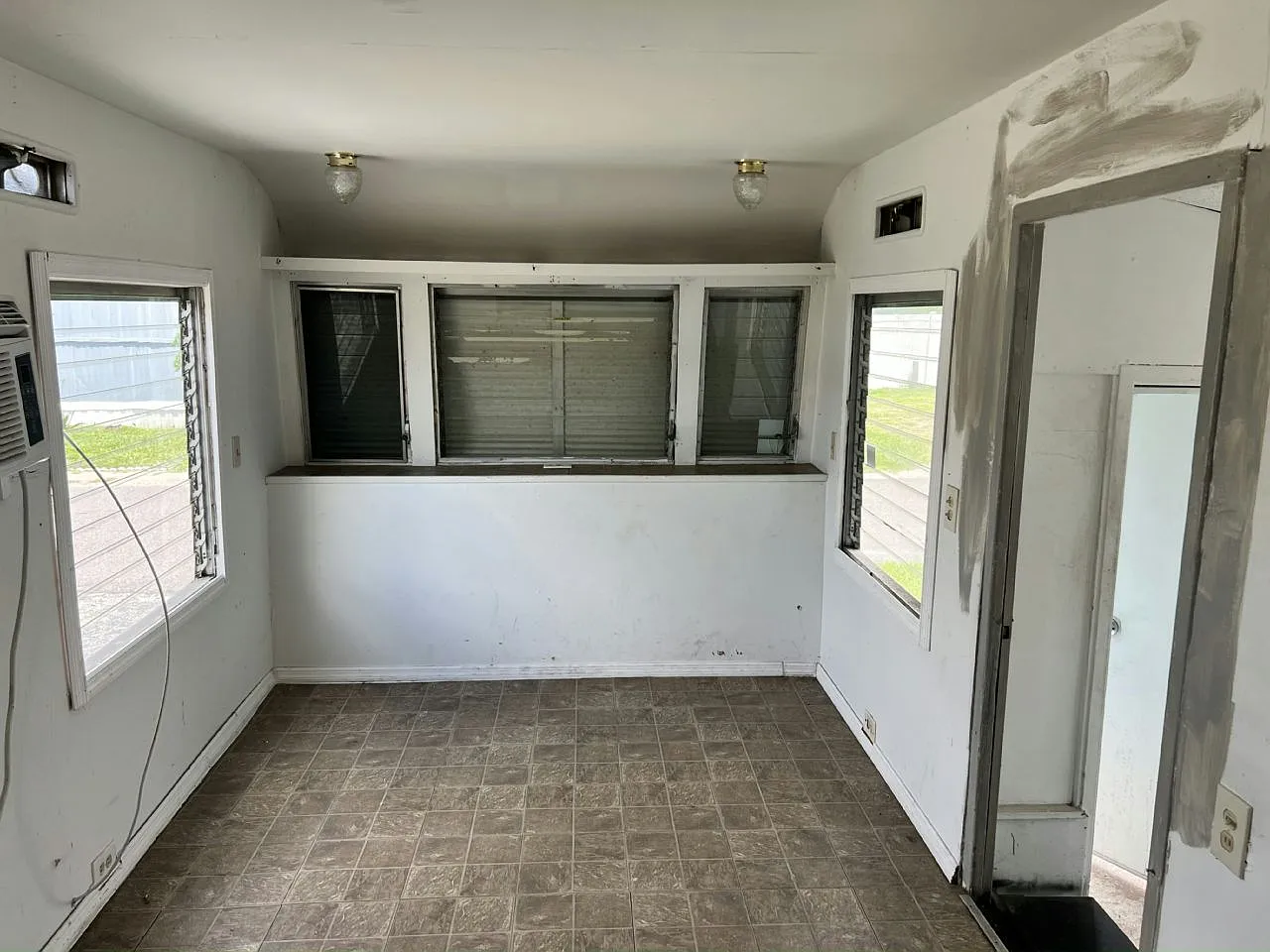 1 bed, 1.0 bath, $919 — Photo 2