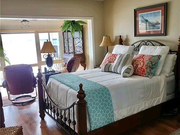 5th image of 2131 Lakeview Dr Unit 906