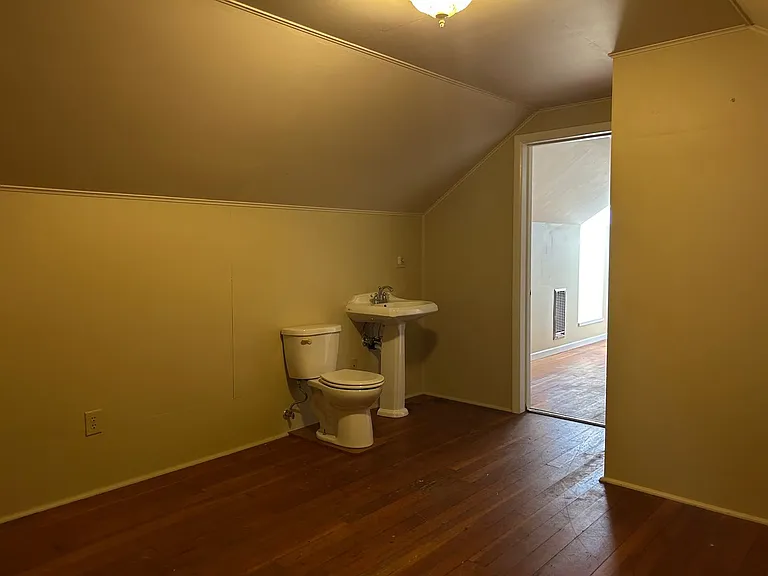 1186 NE Alpine Ave — Photo 6
