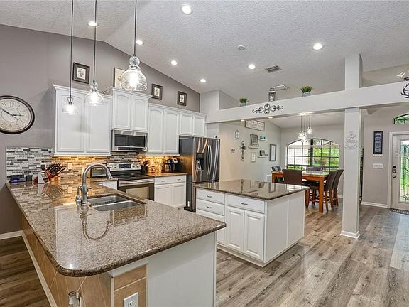 5th image of 1002 Golf View Estates Dr