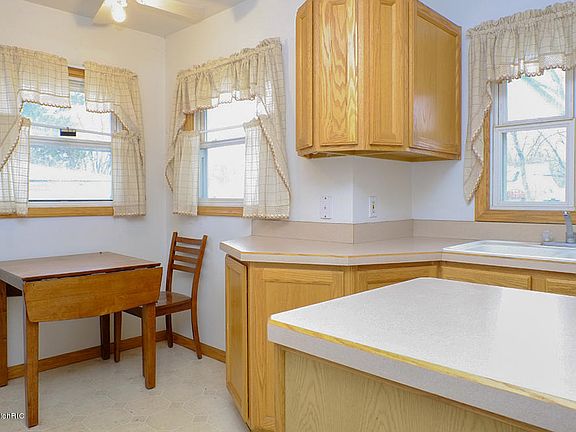 4th image of 208 Sigel Ave