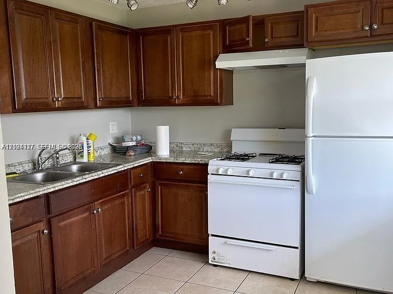 588 Holly Dr #B — Photo 5