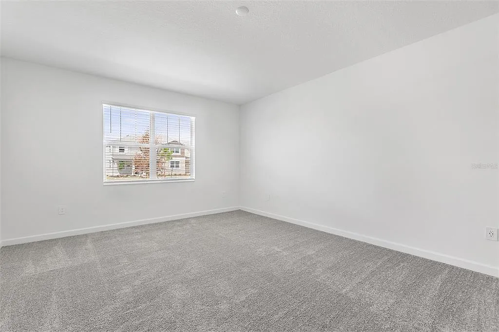 4 bed, 3.5 bath, 2469 sqft, $2,725 — Photo 3