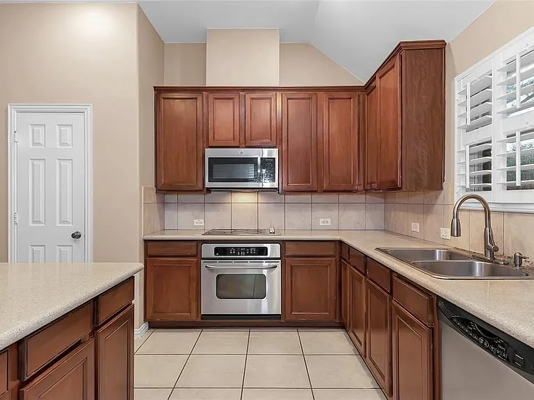 8318 Lemonmint Meadow Dr — Photo 23