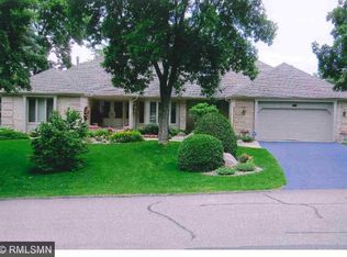 5216 Knob Hill Ct, Minnetonka, MN 55345