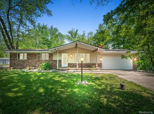 1745 Marylestone Dr, West Bloomfield, MI