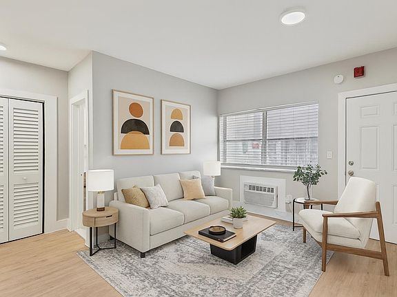 5th image of 1315 NE Miami Ct #1