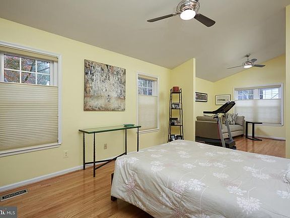 5th image of 9312 Vineyard Haven Dr