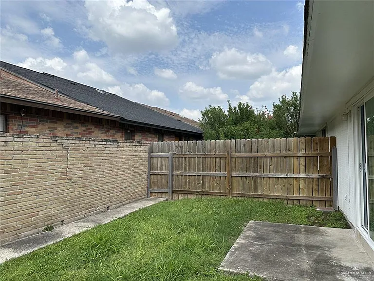 700 W Iris Ave — Photo 29