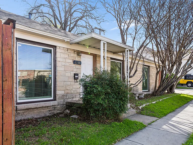 6950 Hillcrest Ave — Photo 4