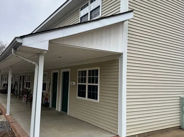409 W 14th St APT 1, Benton, KY 42025