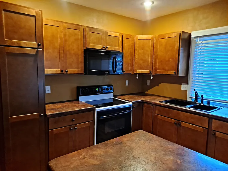 612 W Summer St #1 — Photo 2