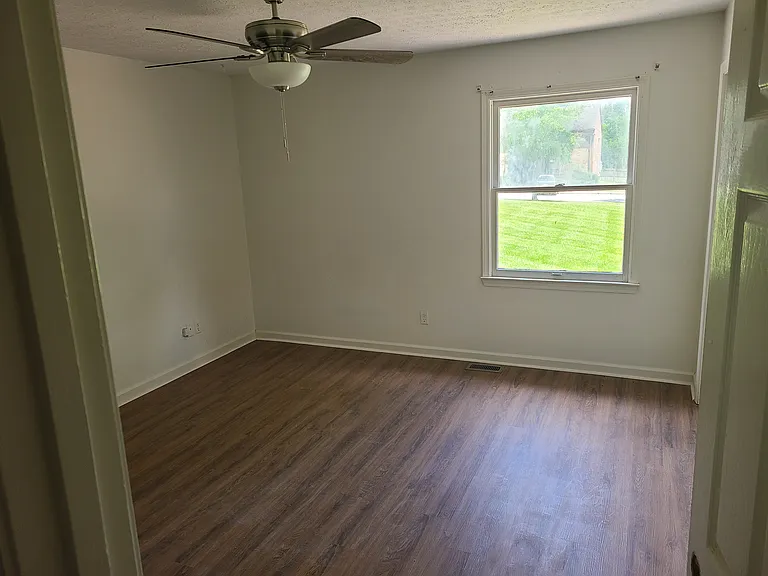 203B S Oak Ave — Photo 8