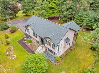 106 Gannet Dr, Henryville, PA 18332