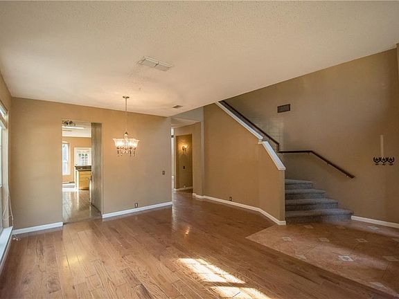 5th image of 1041 Iron Horse Dr