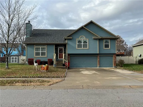 312 Blackjack Ave, Lone Jack, MO 64070