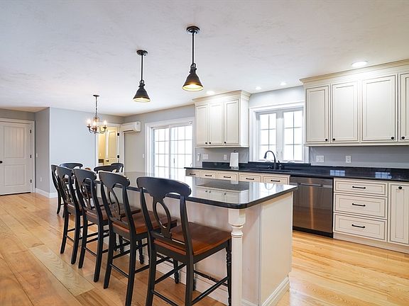 4th image of 162 Fiskdale Rd