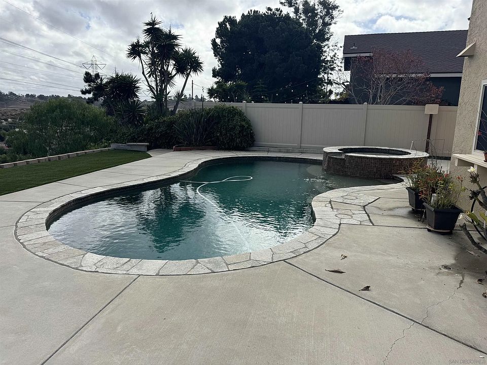 2nd image of 368 Leeward Ct