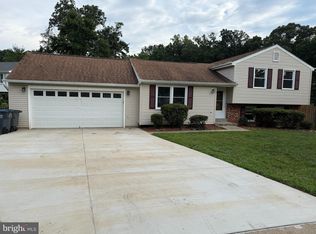 5056 Kenerson Dr, Fairfax, VA 22032