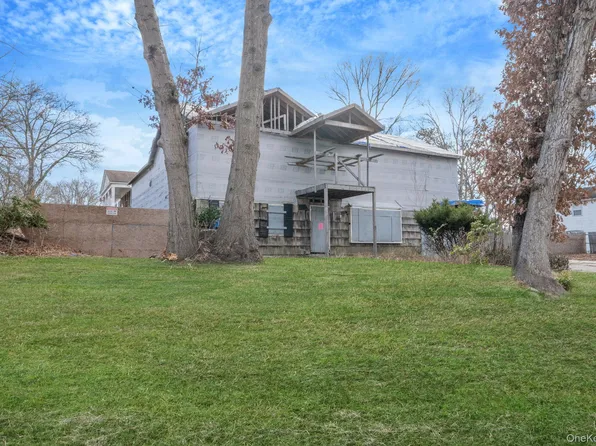 58 W Denis Lane, Coram, NY 11727