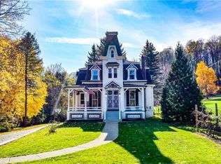 28 Lyon St, Naples, NY 14512