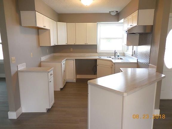 3rd image of 203 N Lewis Ave
