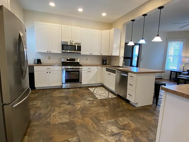 738 W 3rd St — Photo 9