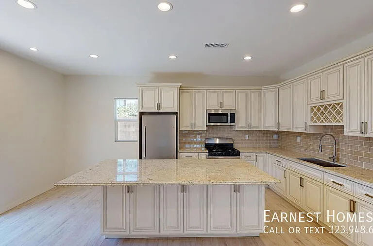 7252 Glade Ave — Photo 5