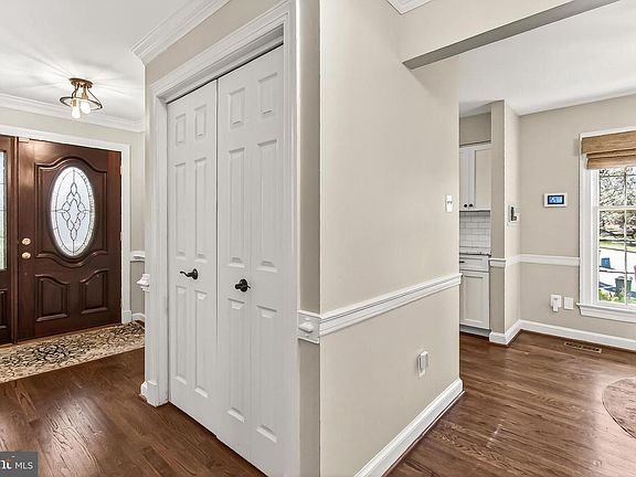 5th image of 7994 Hidden Bridge Dr